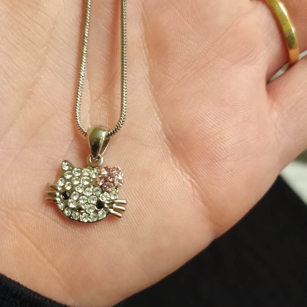 Silver hello kitty necklace